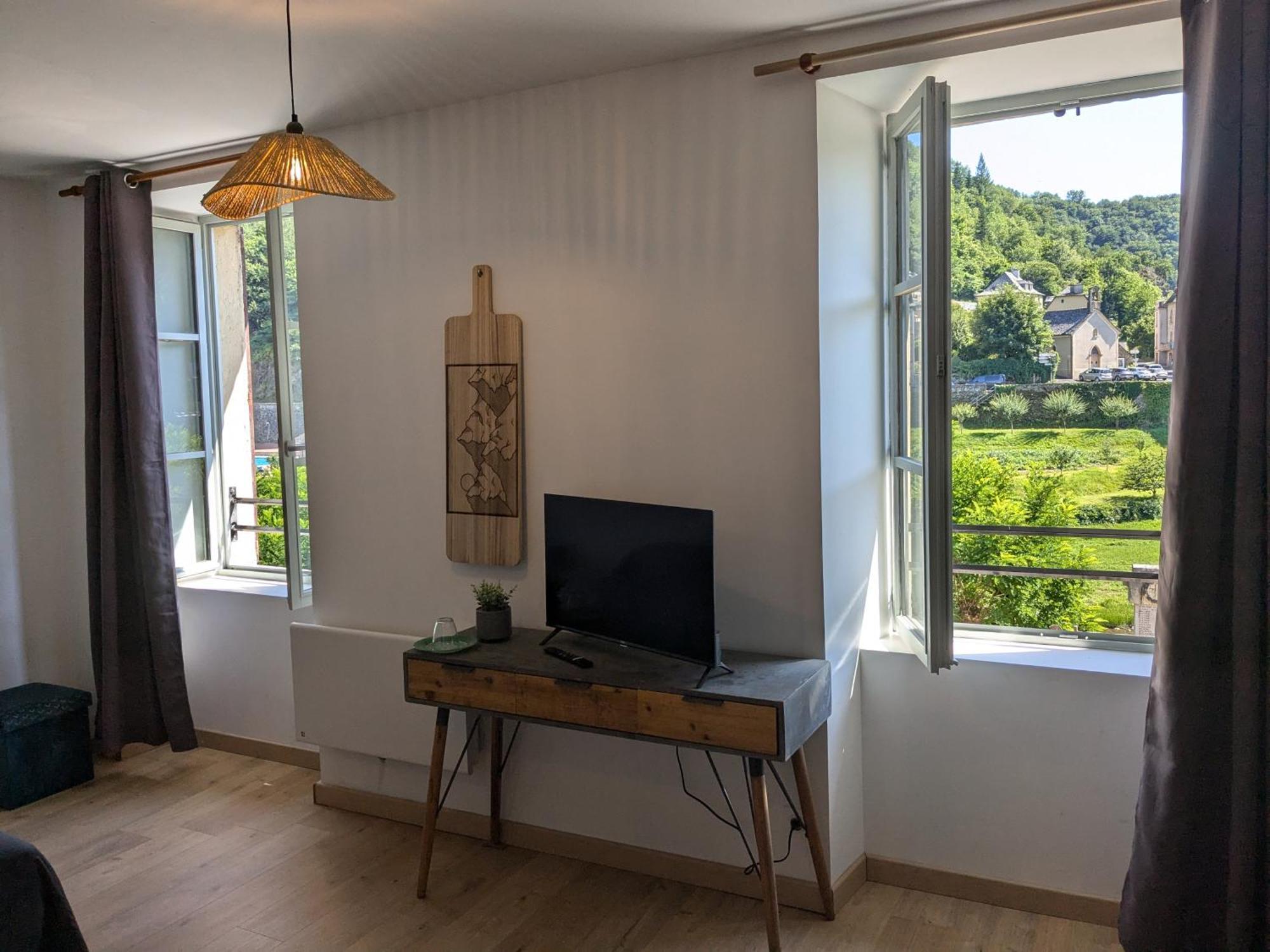 Chez Cornelia Bed & Breakfast Estaing  Exterior photo