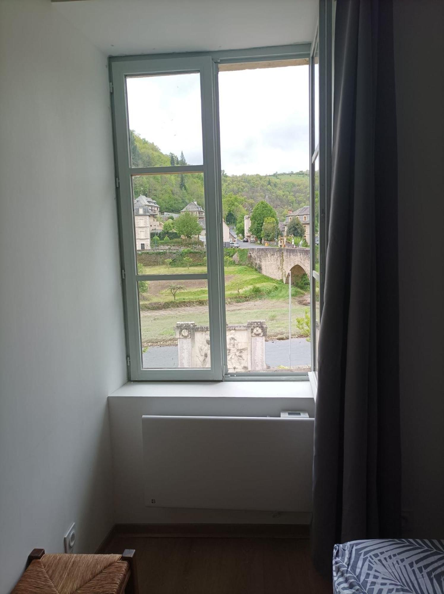 Chez Cornelia Bed & Breakfast Estaing  Exterior photo