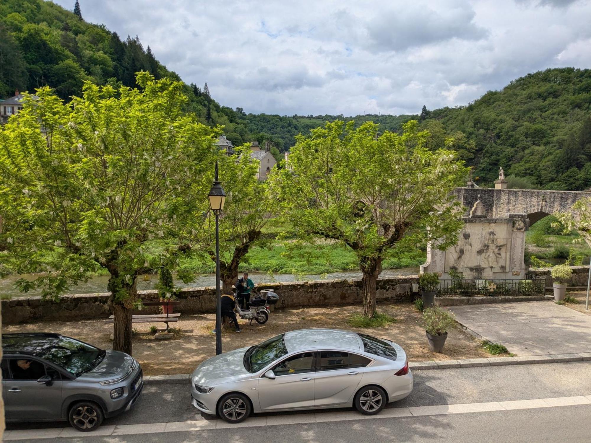 Chez Cornelia Bed & Breakfast Estaing  Exterior photo