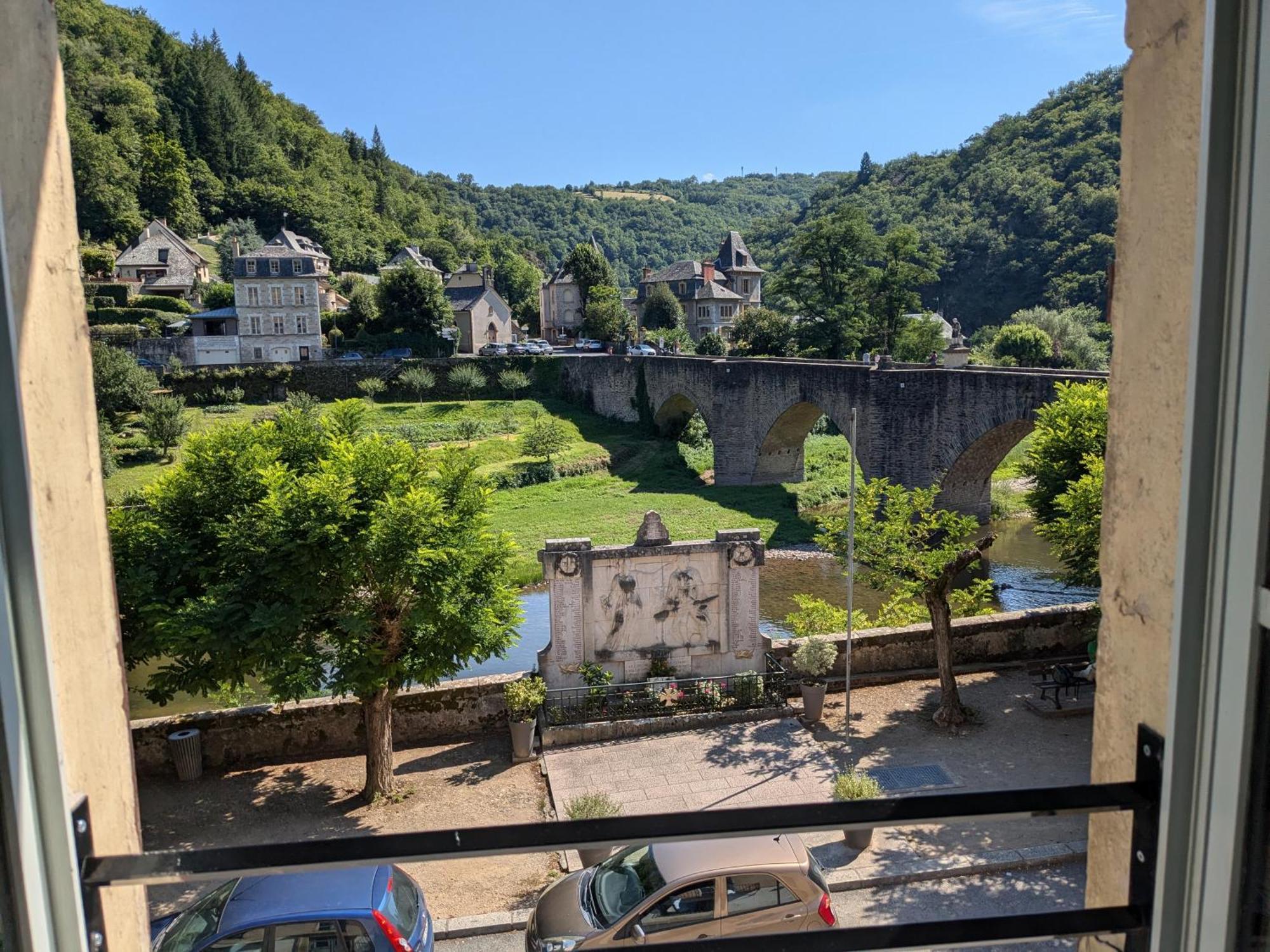 Chez Cornelia Bed & Breakfast Estaing  Exterior photo